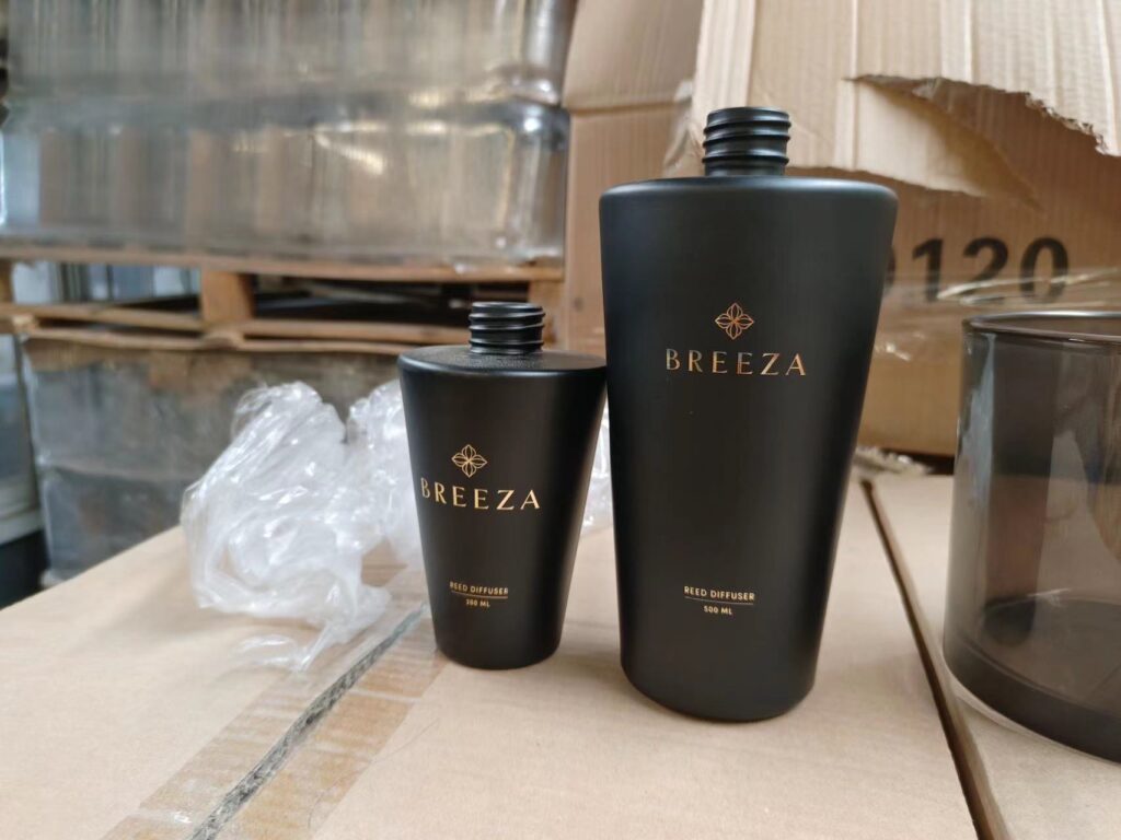 אריזות ממותגות BREEZA למפיצי ריח ולנרות